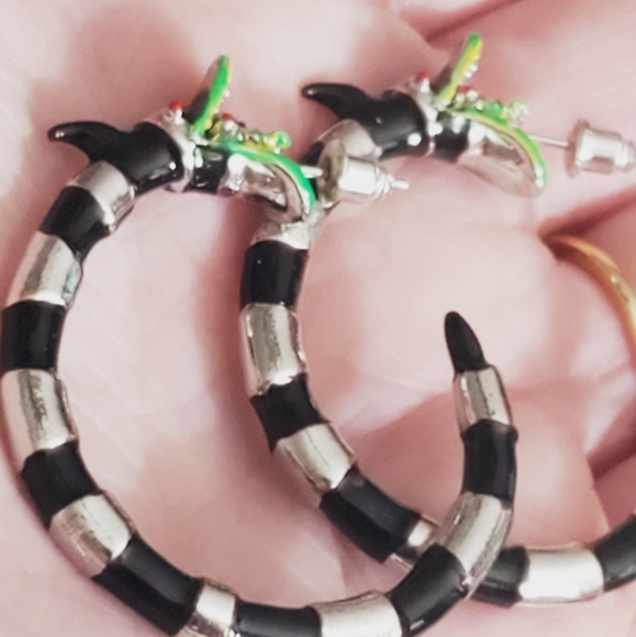 Beetle juice sand worm stripe earrings Halloween costumes New stripe hoops silve - Picture 7 of 13